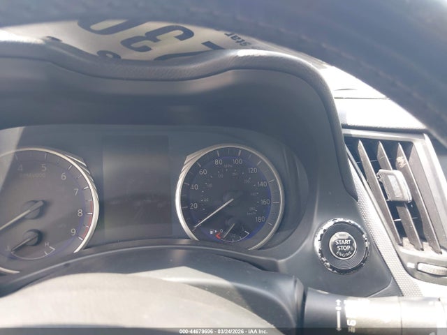 INFINITI Q50 Premium