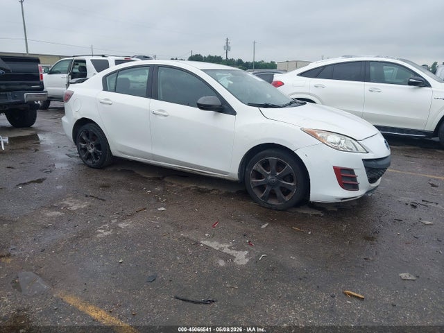 Salvage Mazda Mazda3 Image