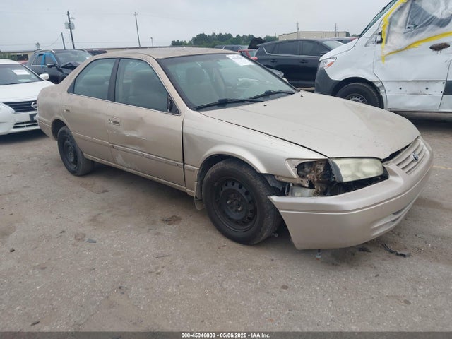 Salvage Toyota Camry Image
