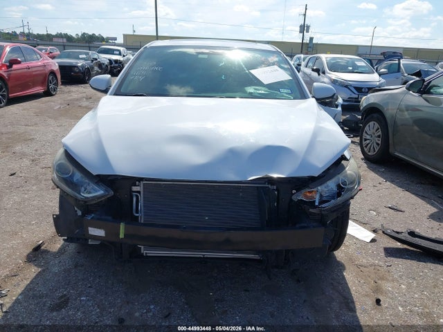 Hyundai ELANTRA Value Edition