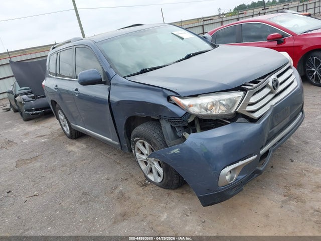 Salvage Toyota Highlander Image