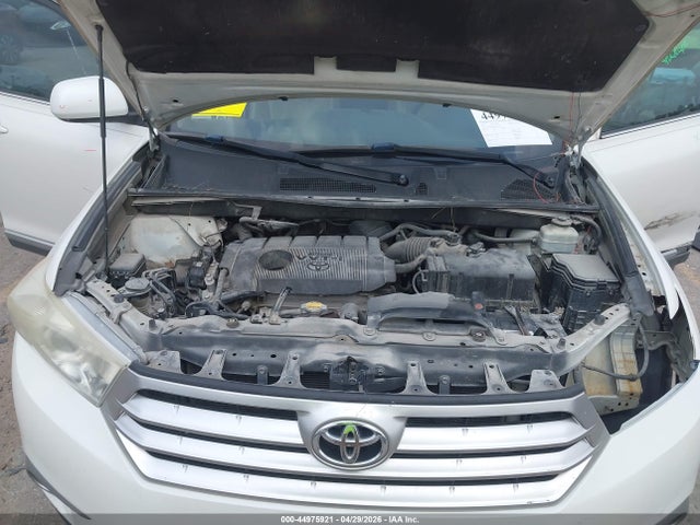 Toyota Highlander Base Plus