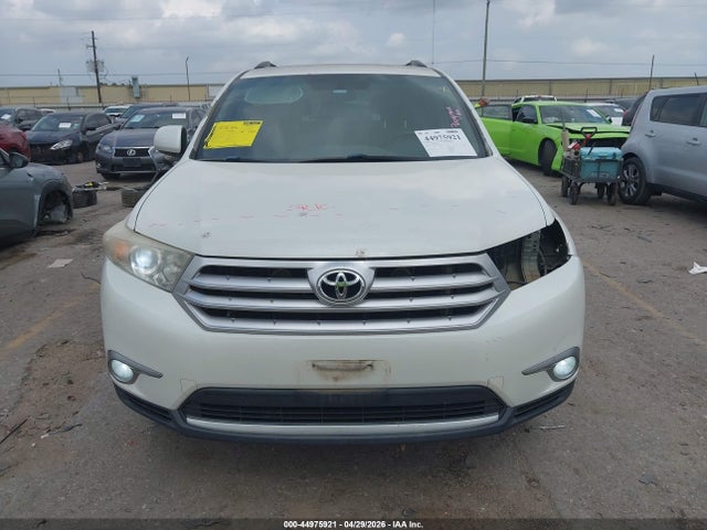 Toyota Highlander Base Plus