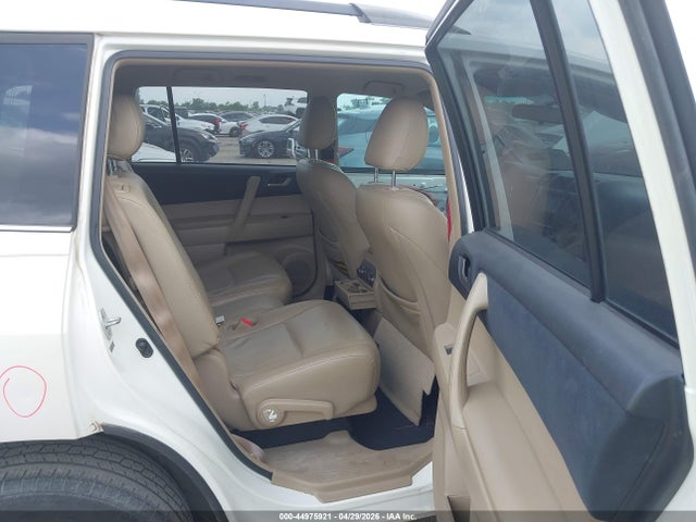 Toyota Highlander Base Plus