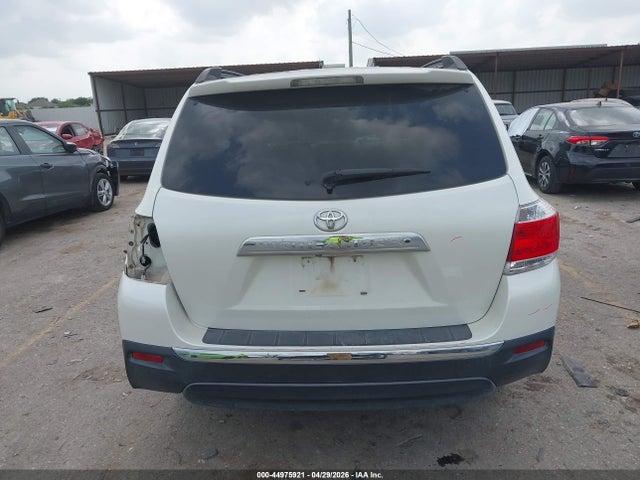 Toyota Highlander Base Plus