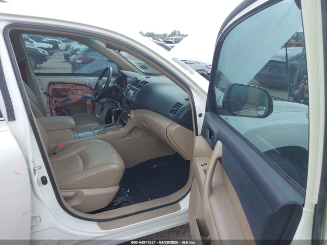 Toyota Highlander Base Plus