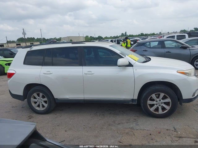 Toyota Highlander Base Plus