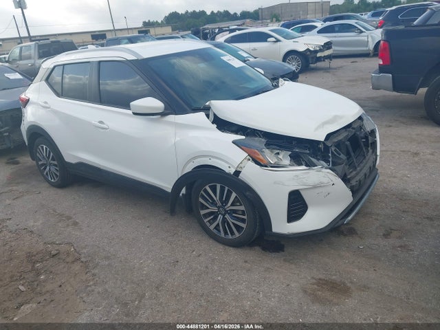 Salvage Nissan Kicks Image