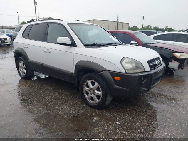 Salvage Hyundai TUCSON Image