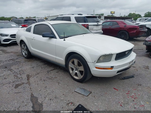 Salvage Ford Mustang Image