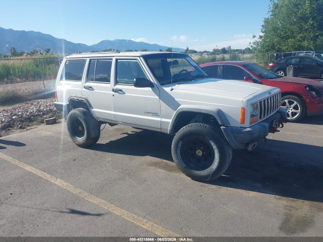 Salvage Jeep Cherokee Image