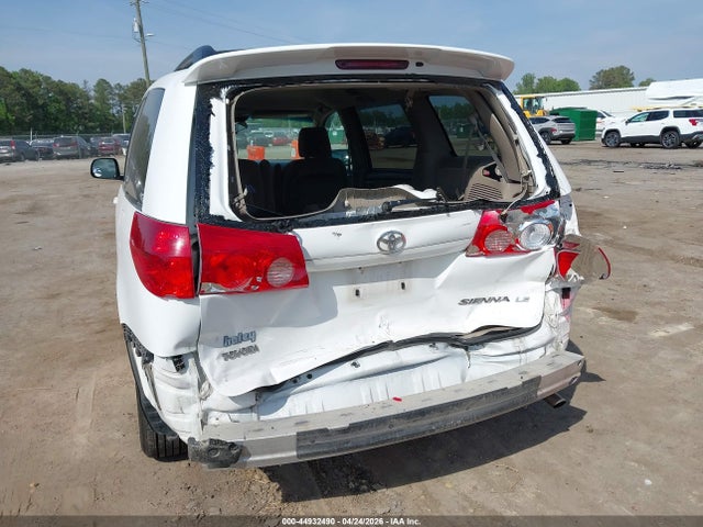 Toyota Sienna Le
