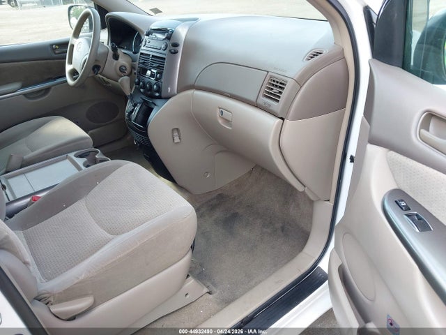 Toyota Sienna Le