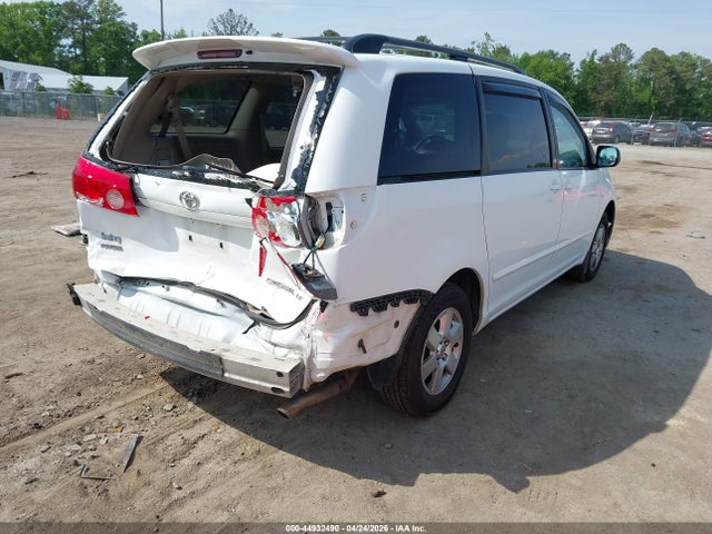 Toyota Sienna Le