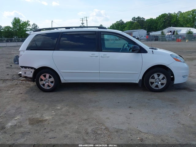 Toyota Sienna Le