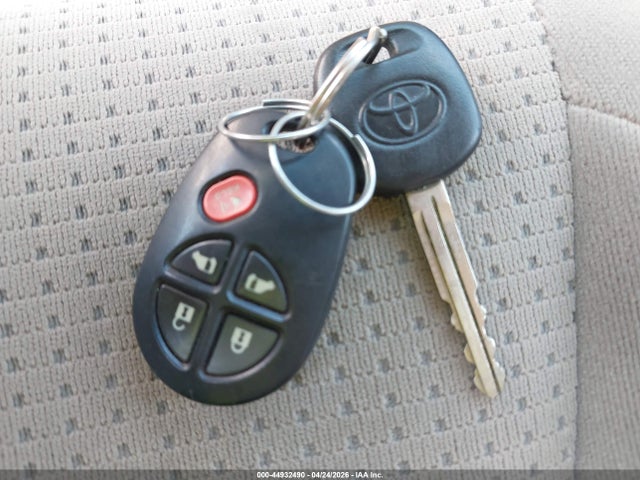 Toyota Sienna Le