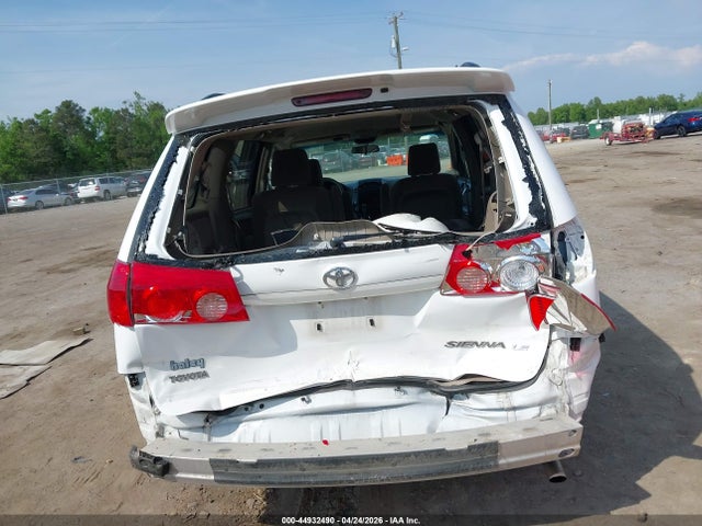 Toyota Sienna Le