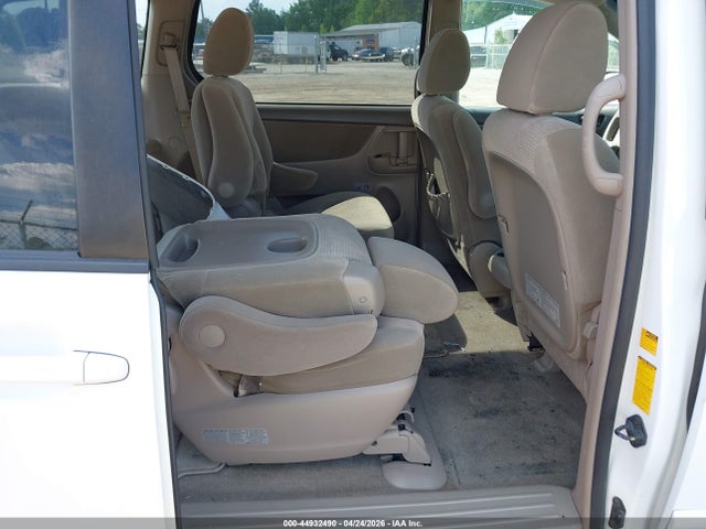 Toyota Sienna Le
