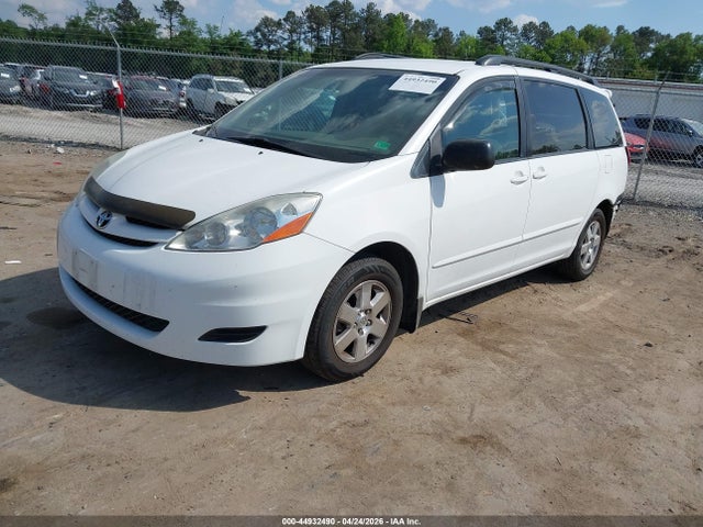 Toyota Sienna Le