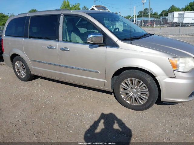 Chrysler Town & Country Touring-l