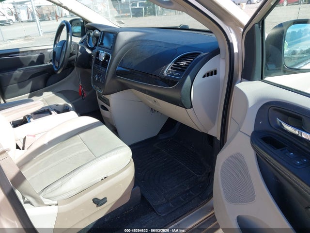 Chrysler Town & Country Touring-l