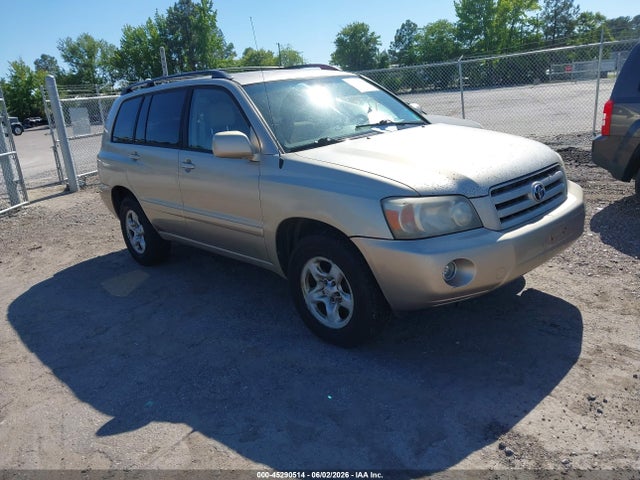 Salvage Toyota Highlander Image