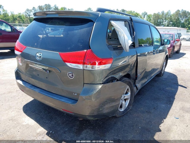 Toyota Sienna Le V6