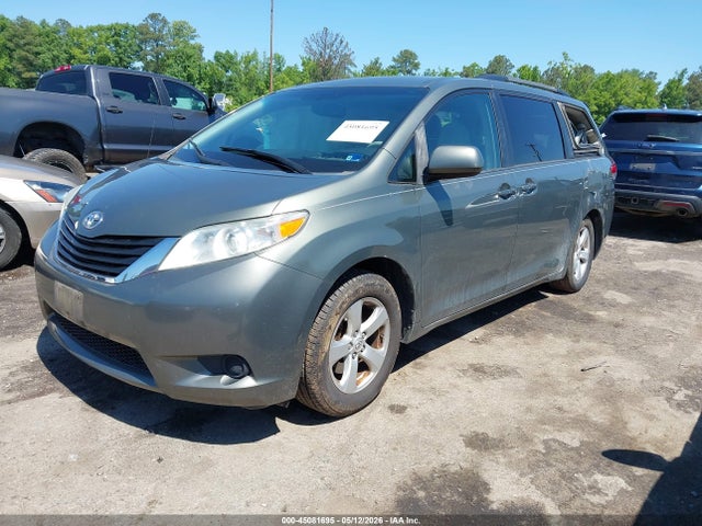Toyota Sienna Le V6