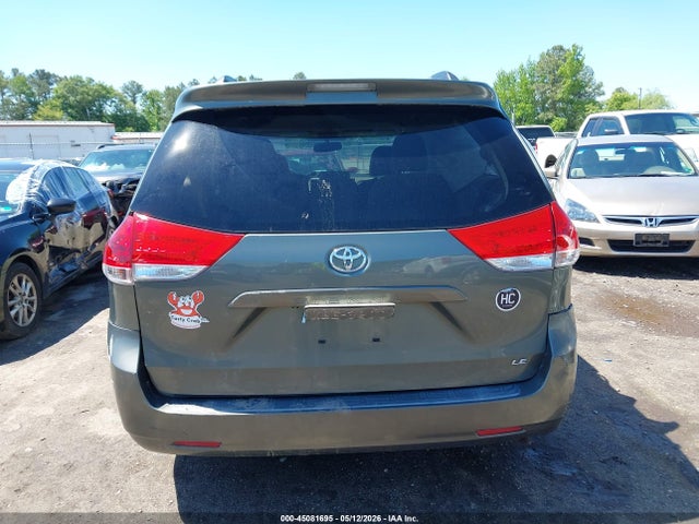 Toyota Sienna Le V6