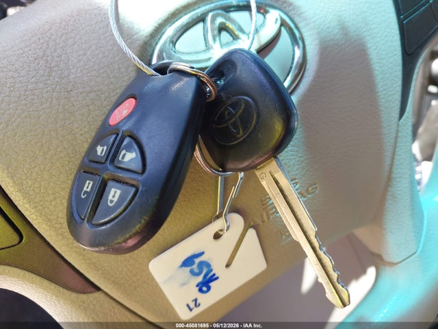 Toyota Sienna Le V6