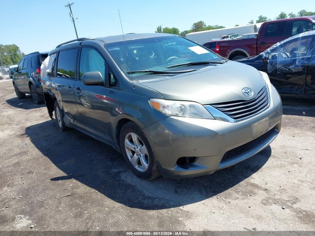 Salvage Toyota Sienna Image