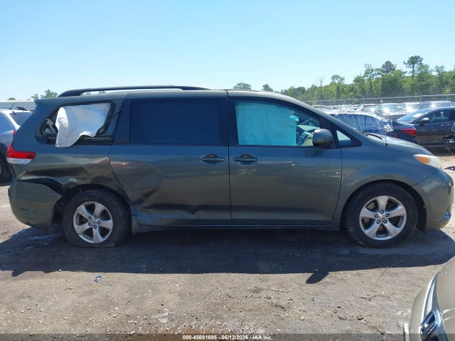Toyota Sienna Le V6