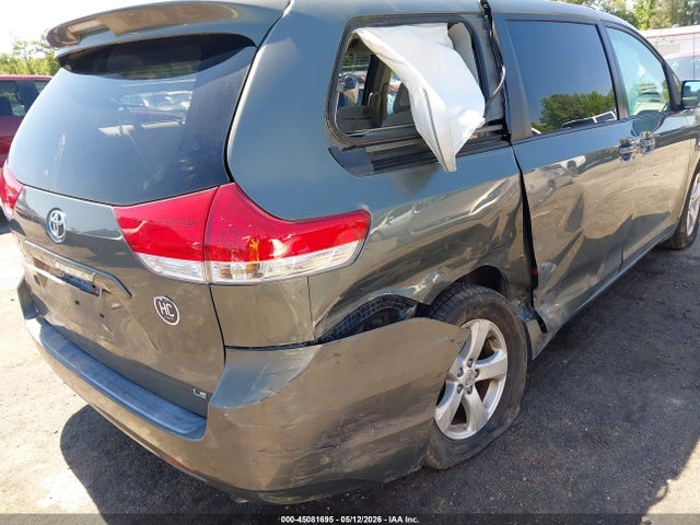 Toyota Sienna Le V6