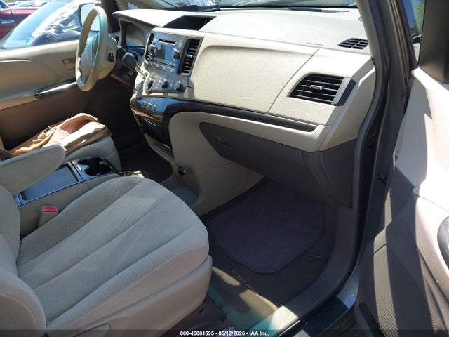 Toyota Sienna Le V6
