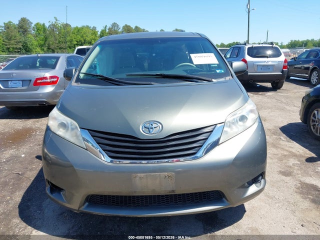 Toyota Sienna Le V6