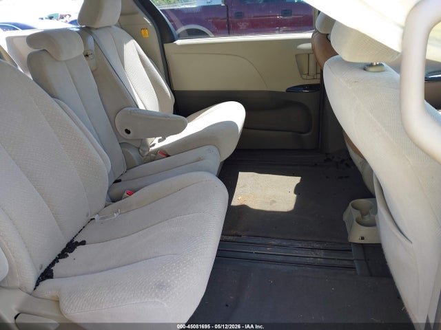 Toyota Sienna Le V6