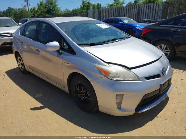 Salvage Toyota Prius Image
