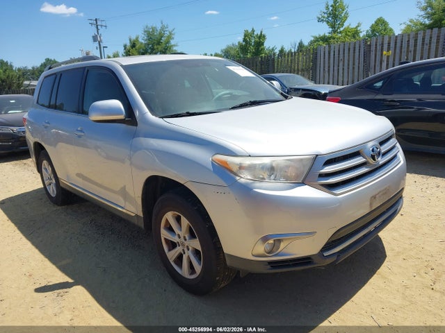 Salvage Toyota Highlander Image
