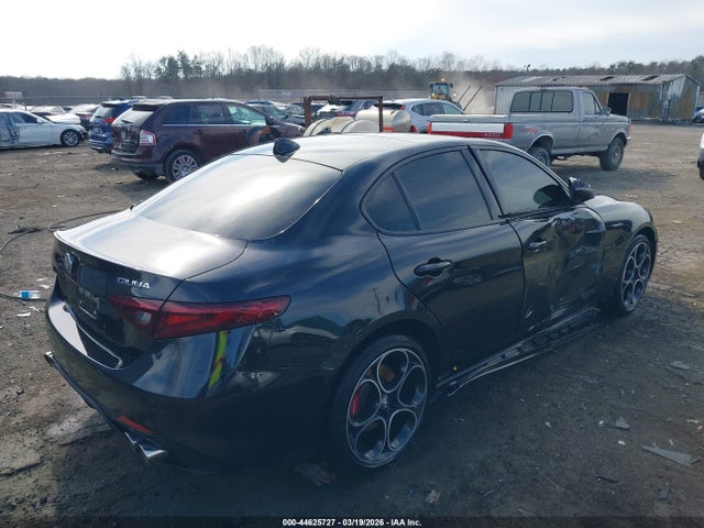 Alfa Romeo Giulia Veloce Awd