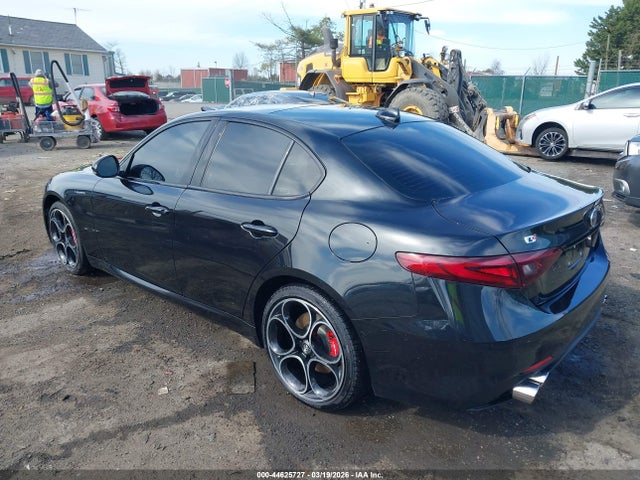Alfa Romeo Giulia Veloce Awd