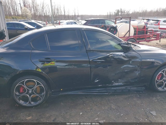 Alfa Romeo Giulia Veloce Awd