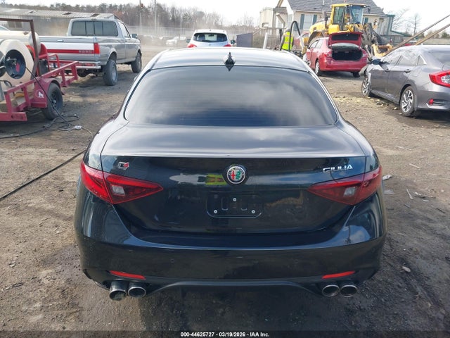 Alfa Romeo Giulia Veloce Awd