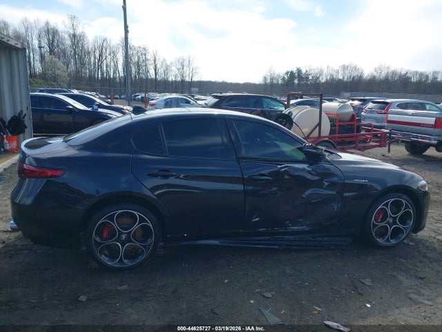 Alfa Romeo Giulia Veloce Awd