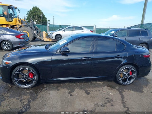 Alfa Romeo Giulia Veloce Awd