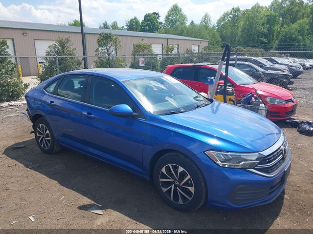 Salvage Volkswagen Jetta Image
