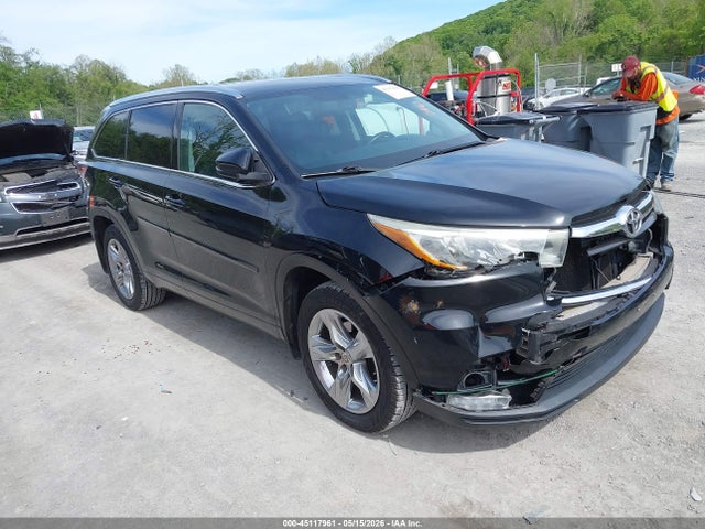 Salvage Toyota Highlander Image