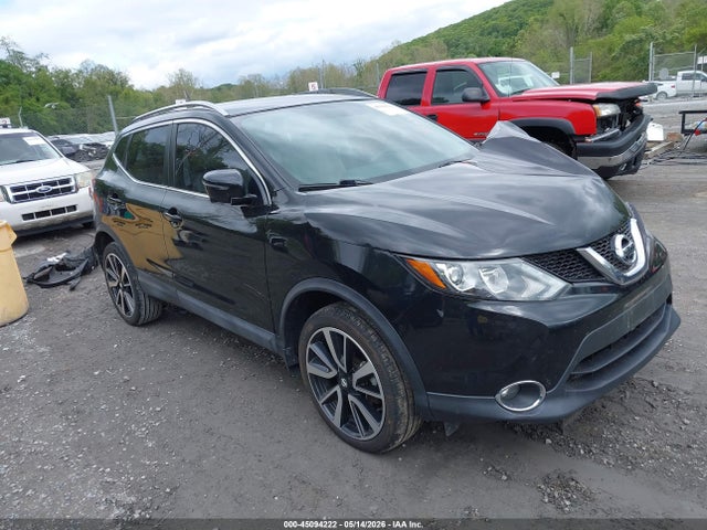 Salvage Nissan Rogue Image
