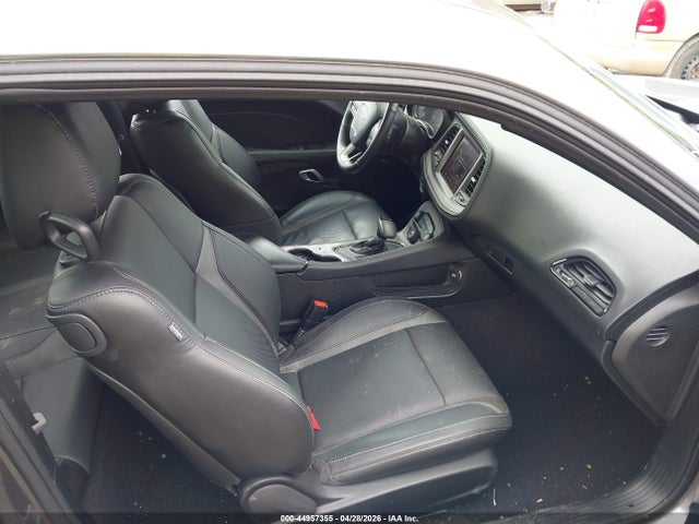 Dodge Challenger Sxt