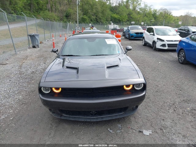 Dodge Challenger Sxt