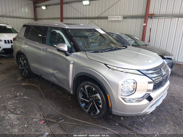 Salvage Mitsubishi Outlander Image